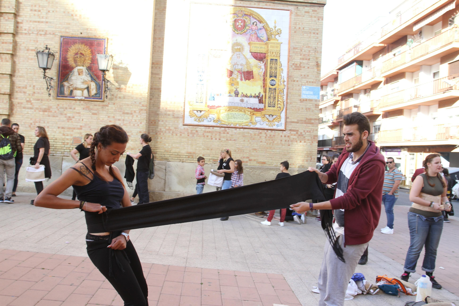 El ensayo de la cuadrilla de mujeres de la Hermandad del Santo Entierro, en imágenes
