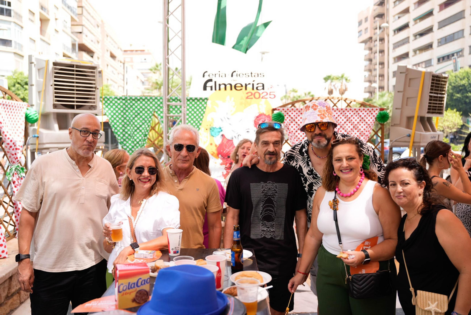 Los almerienses disfrutan del miércoles en la feria de día