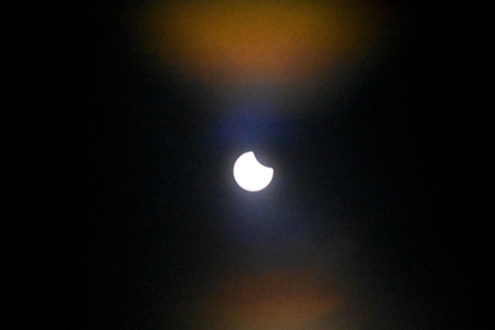 Las mejores imágenes del eclipse solar parcial que se ha podido ver desde Andalucía