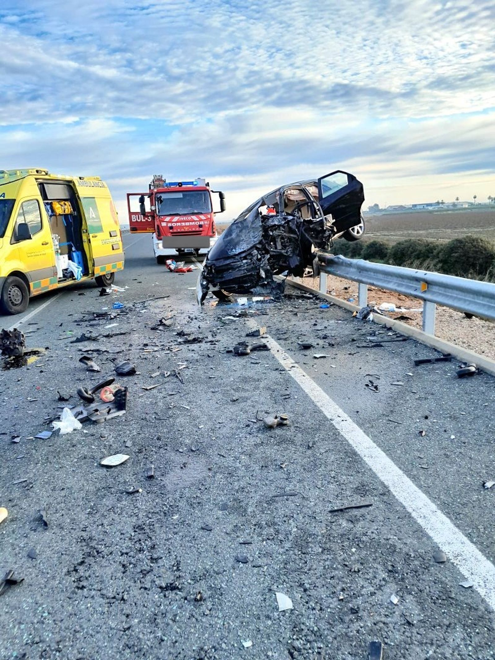 Muere una persona en un accidente entre tres vehículos en Alcalá del Río