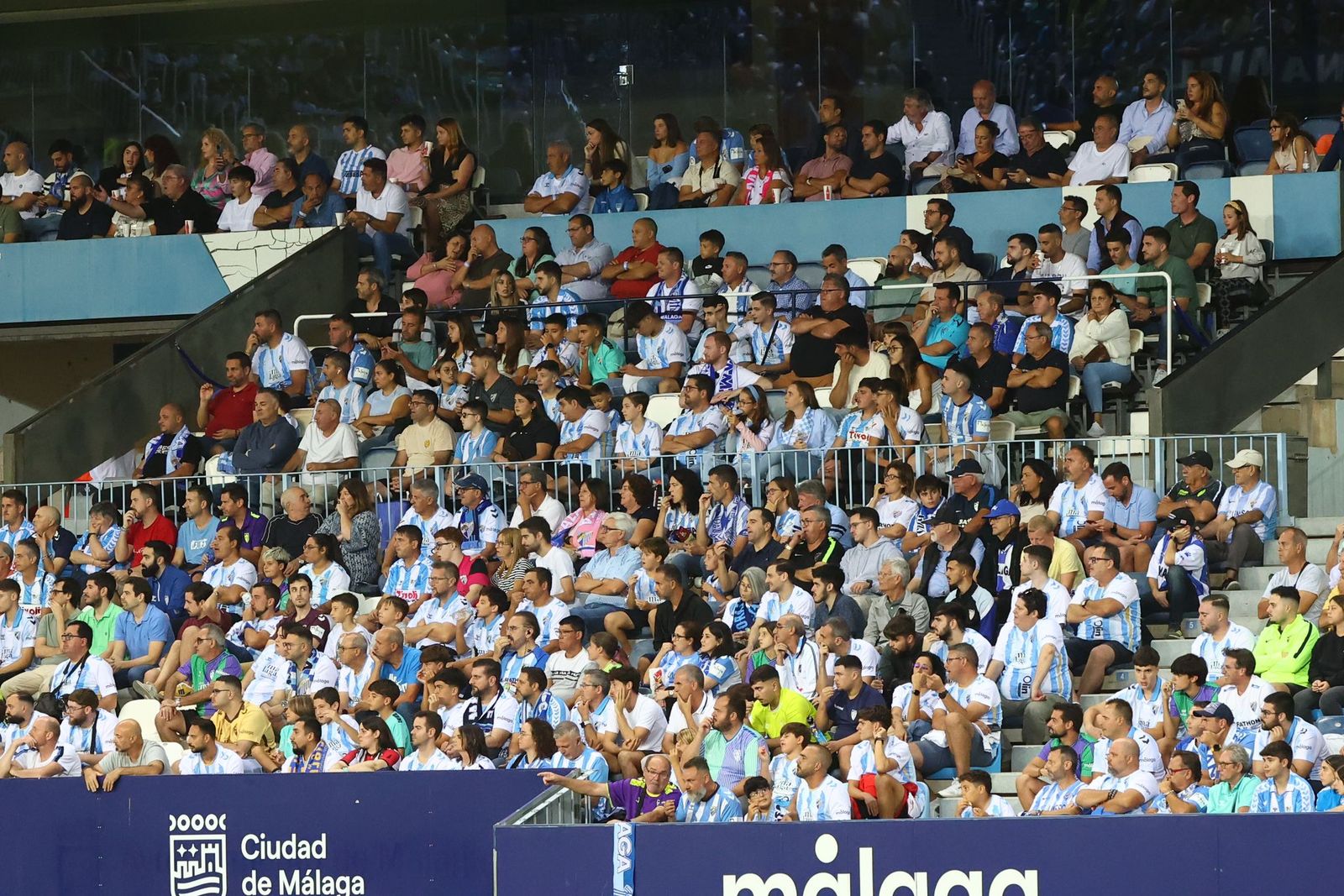 Búscate en las gradas de La Rosaleda durante el Málaga CF-Elche CF
