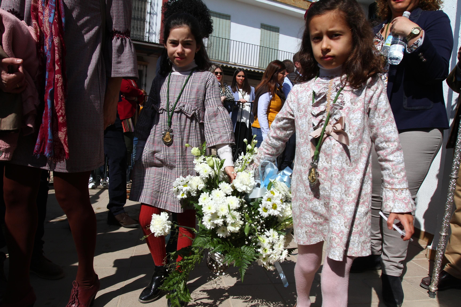 La Hermandad de Huelva se presenta ante la Virgen del Rocío en su peregrinación a la aldea almonteña