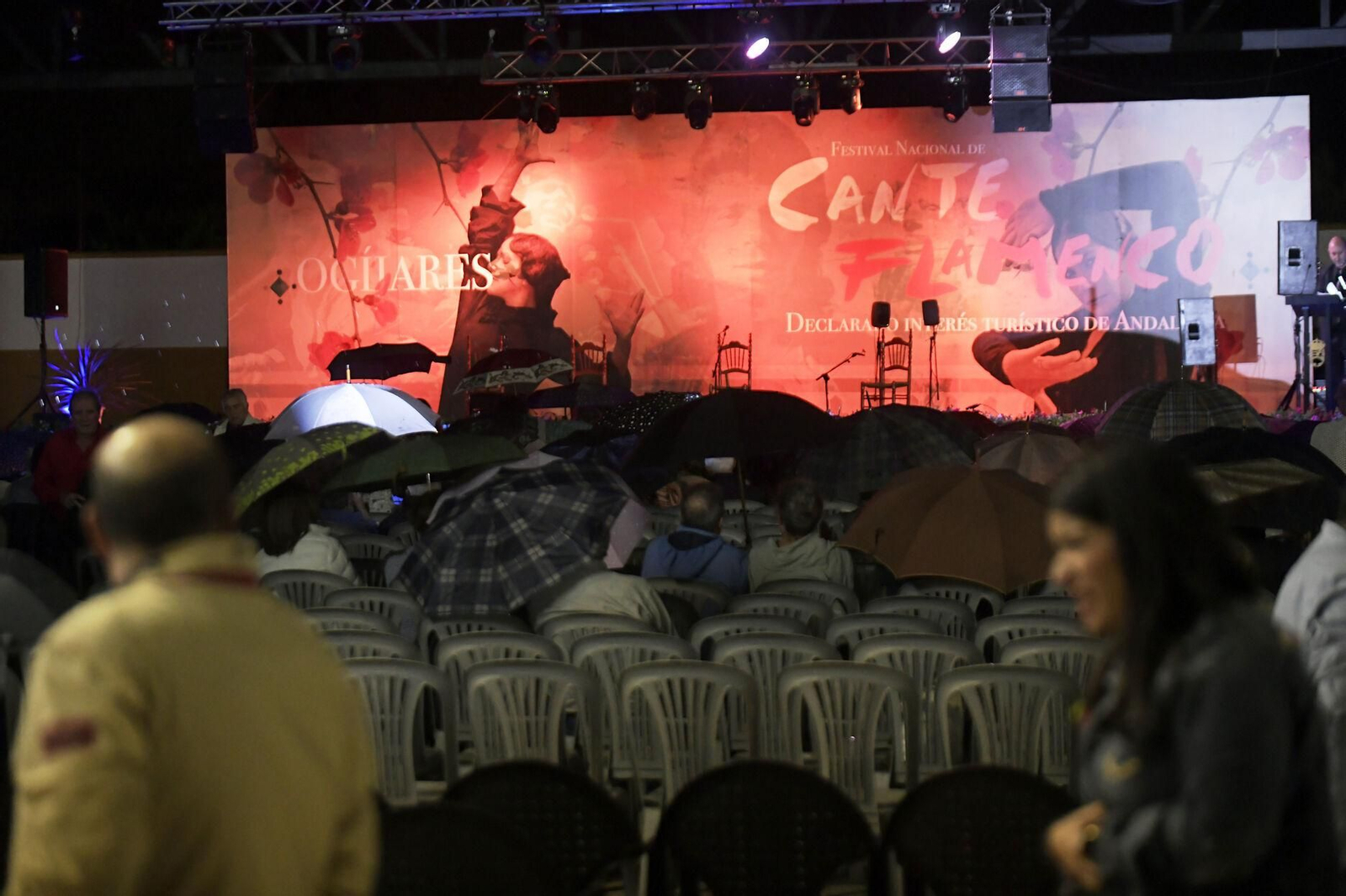 La lluvia irrumpe en el Festival Nacional de Cante Flamenco de Ogíjares