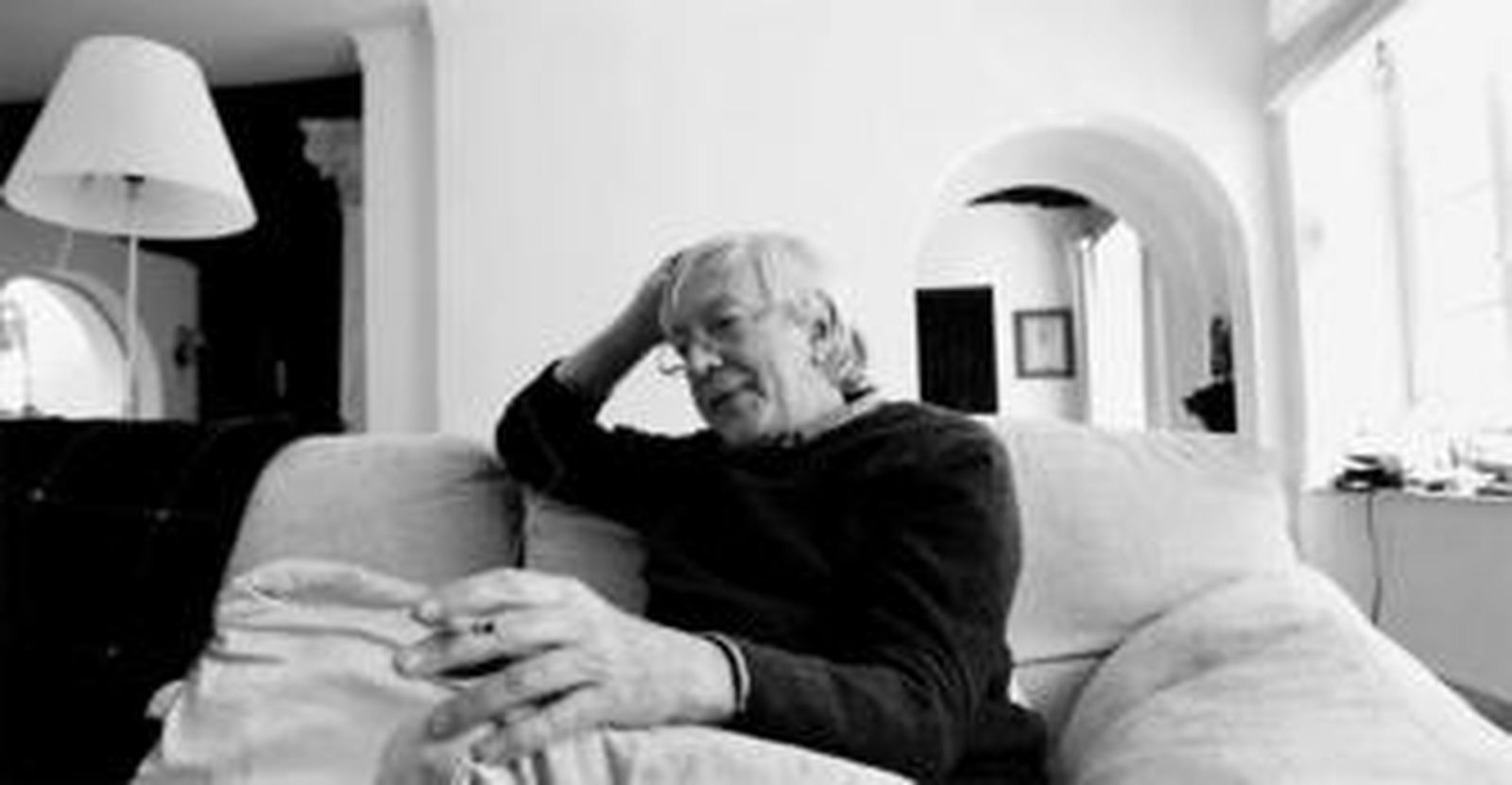 Desde su casa en Churriana, el pintor conversa sobre su visión del arte, la relación con el mundo exterior y la ciudad que un día tuvo que abandonar.