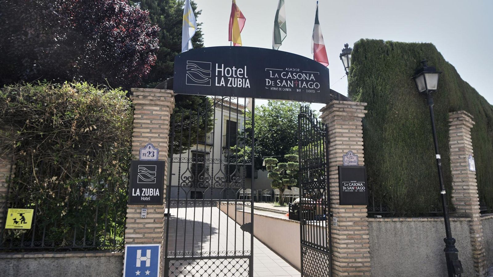 El Hotel La Zubia es una joya arquitectónica.