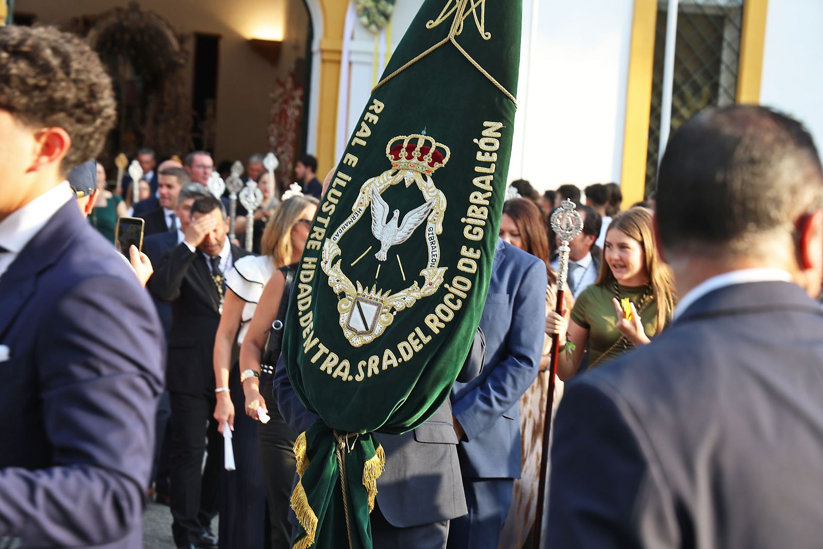 Imágenes del Rosario Jubilar rociero celebrado por las 25 hermandades filiales de la Matriz de Almonte en La Merced