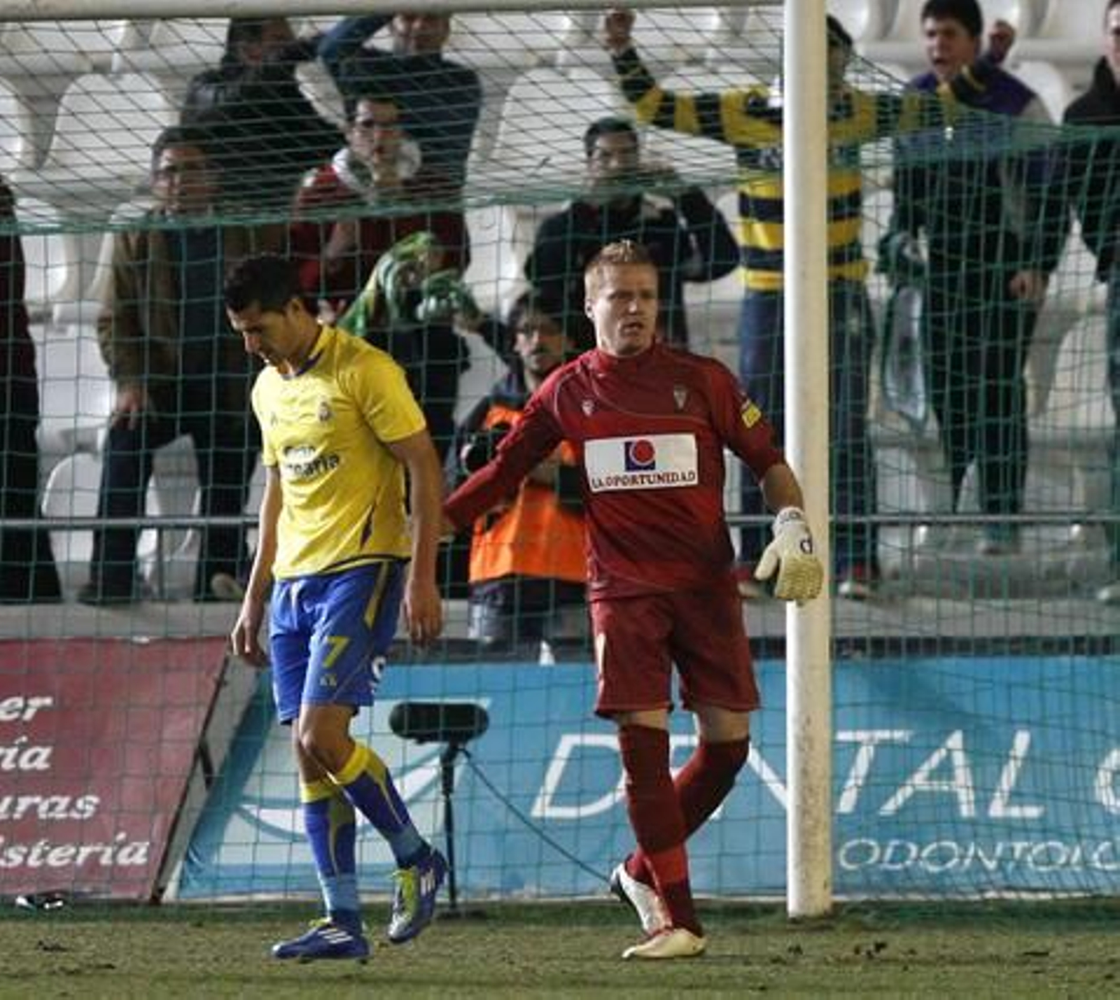 El Córdoba acosa desde el inicio la portería rival y se sobrepone a un penalti fallado por Vitolo con un golazo de Javi Patiño.

Foto: Álvaro Carmona