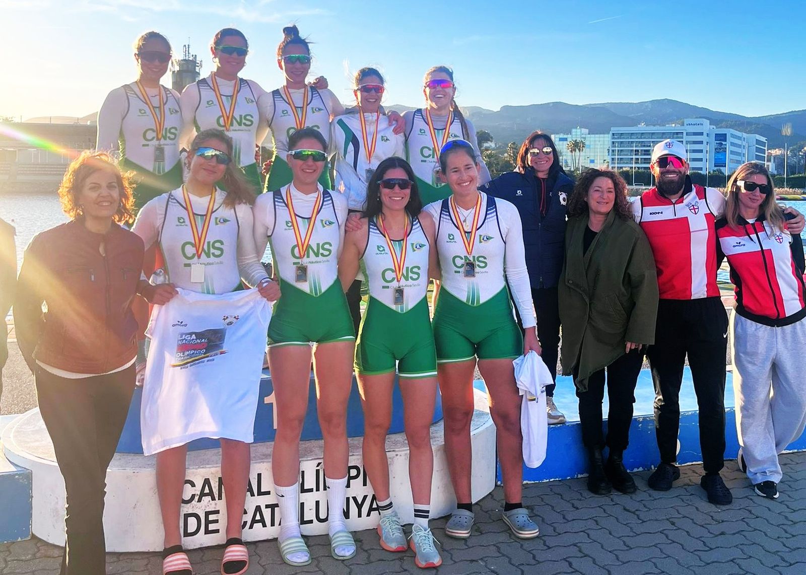 El ocho femenino del Náutico, ganador de la prueba femenina.