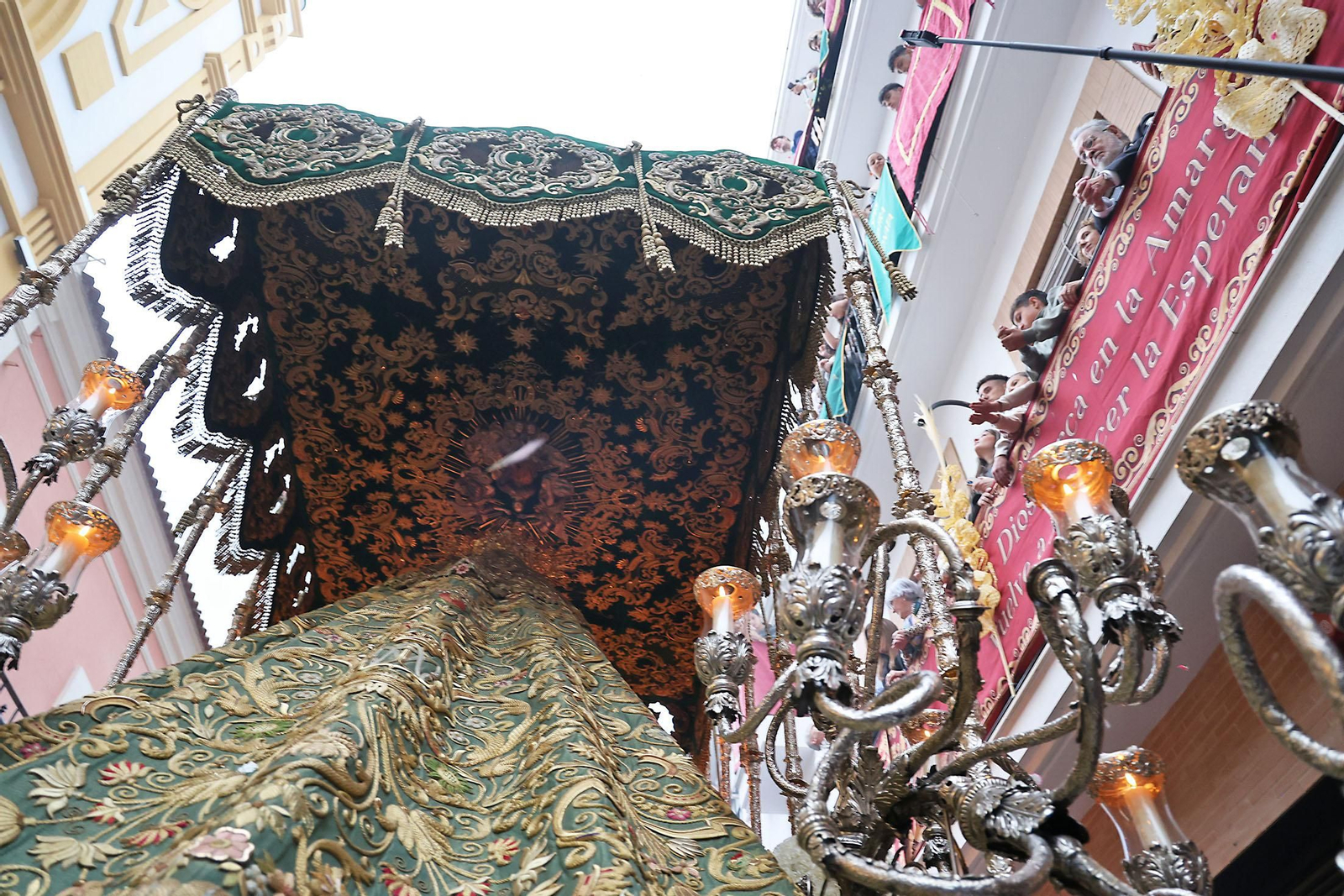 Miércoles Santo: La Hermandad de La Esperanza por las calles de Huelva