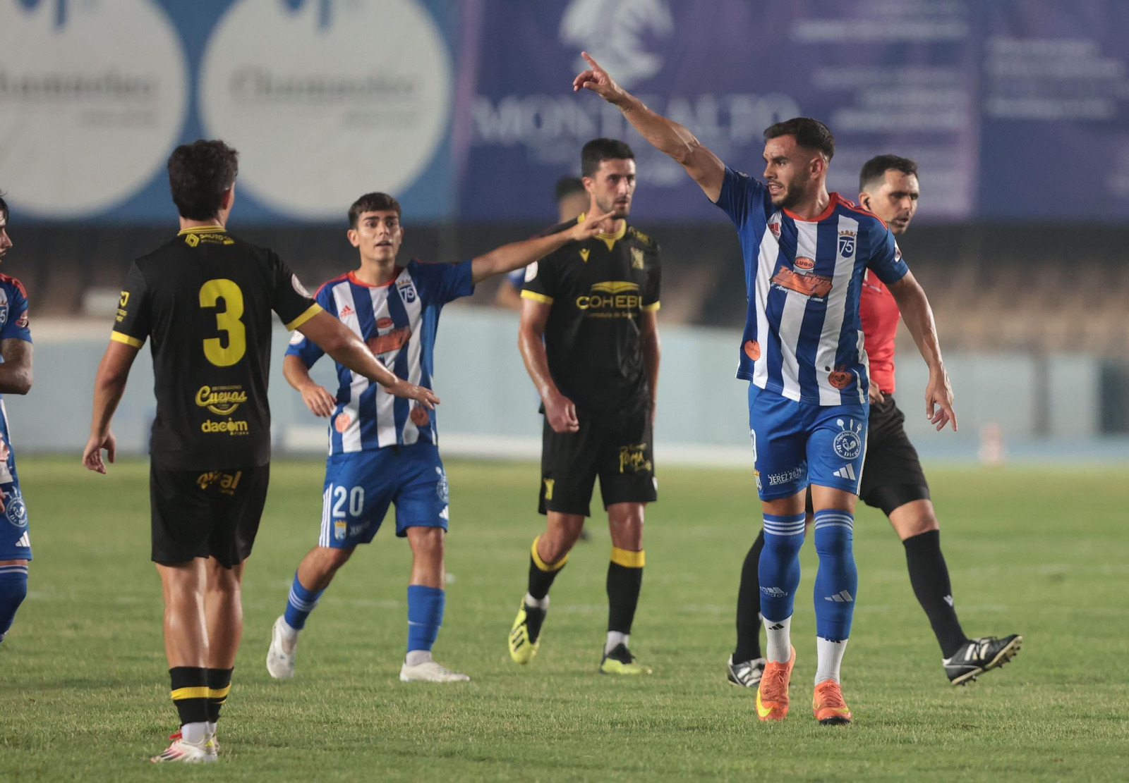 Imágenes del X Trofeo Rafa Verdú entre Xerez CD y Sanluqueño en Chapín