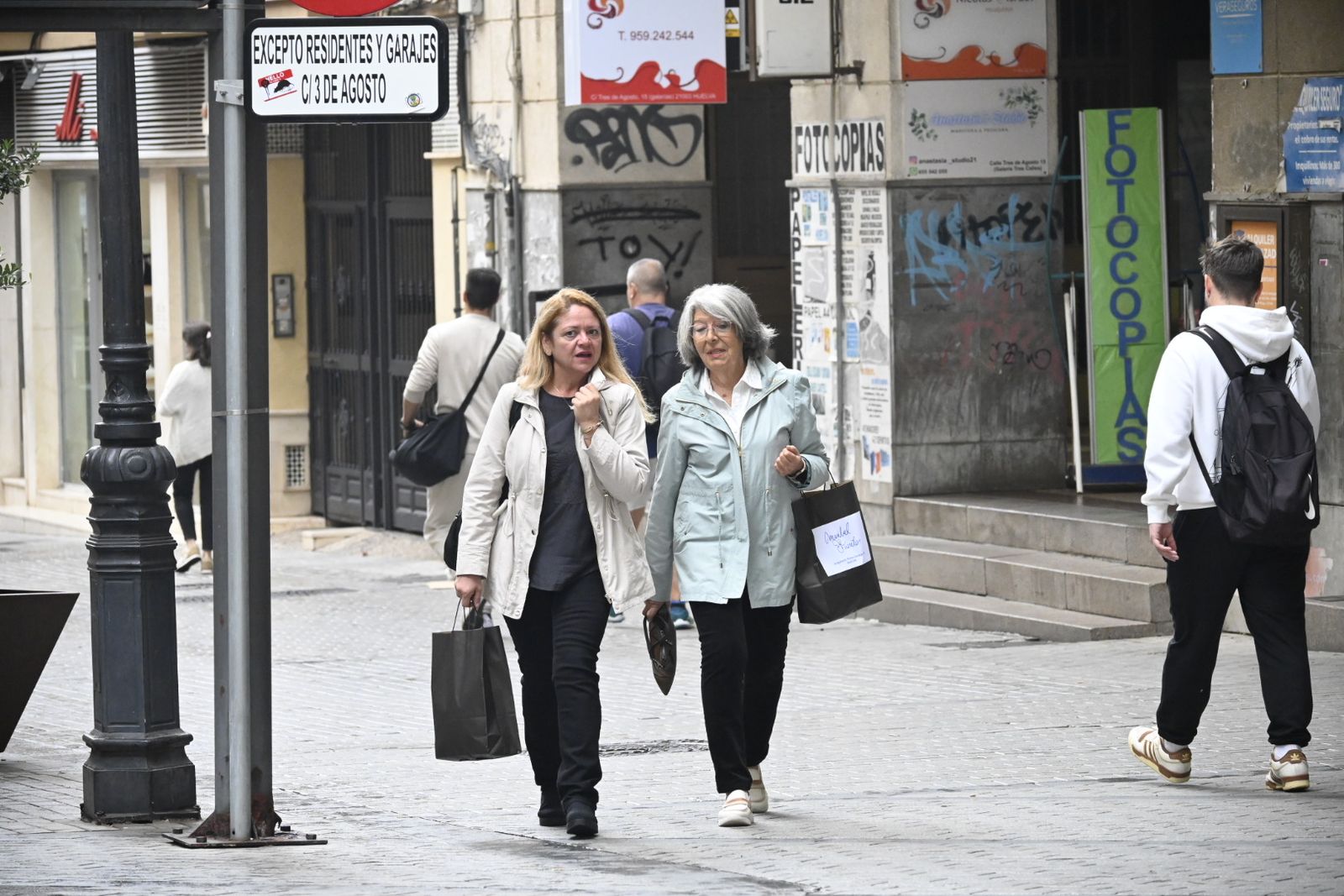 Imágenes de ambiente del viernes 8 de nobiembre en Huelva