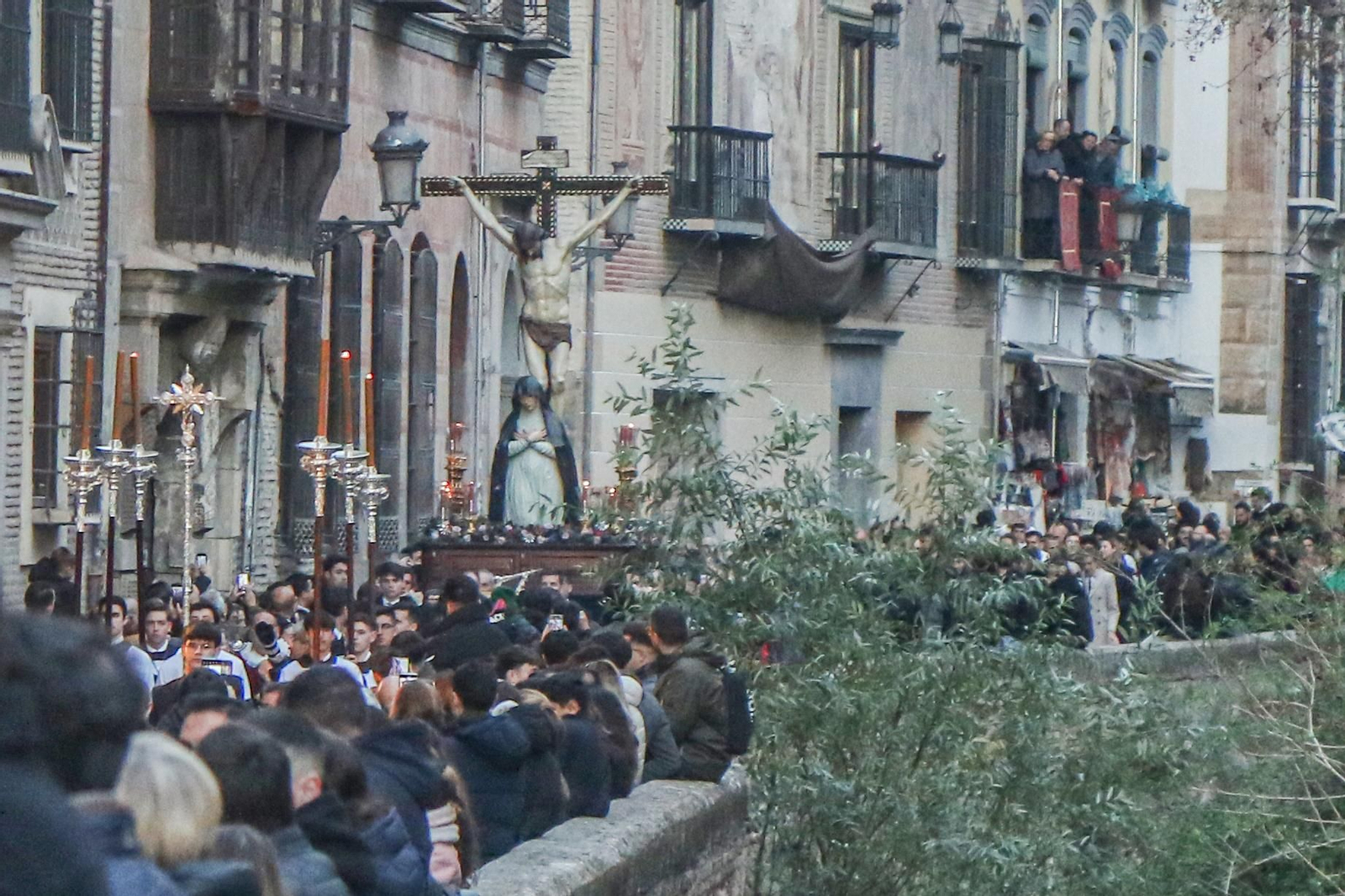 Fotogalería | El vía crucis de las cofradías de Granada en imágenes