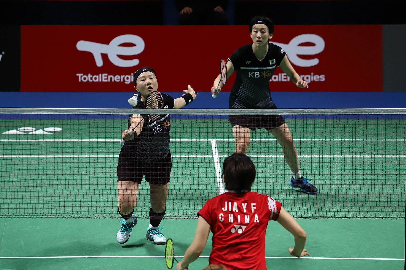 Huelva 2021: final doble femenina CHEN Qing Chen, JIA Yi Fan-LEE Sohee,SHIN Seungchan. Mundial de Bádminton Huelva´21