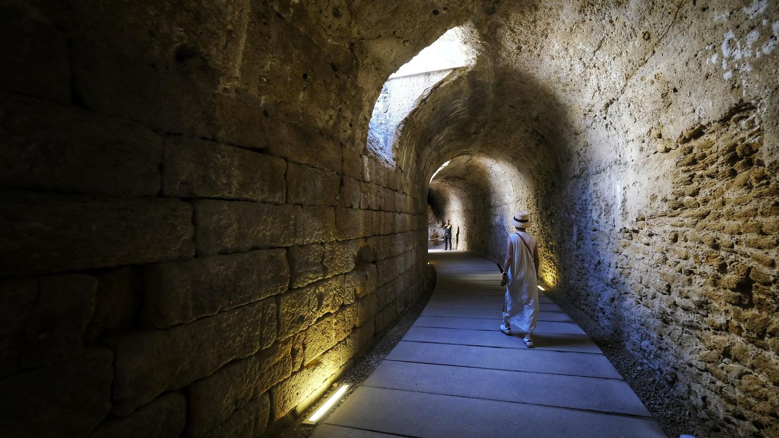 La galería visitable del Teatro Romano de Cádiz, a la que se sumarán 10 metros más tras las obras. La galería visitable del Teatro Romano de Cádiz, a la que se sumarán 10 metros más tras las obras.