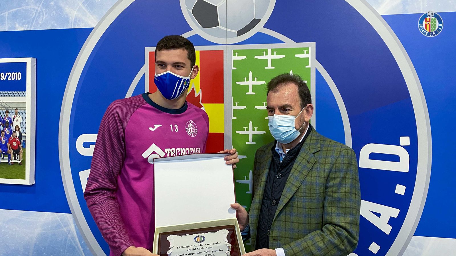 David Soria, junto a Ángel Torres, presidente del Getafe.