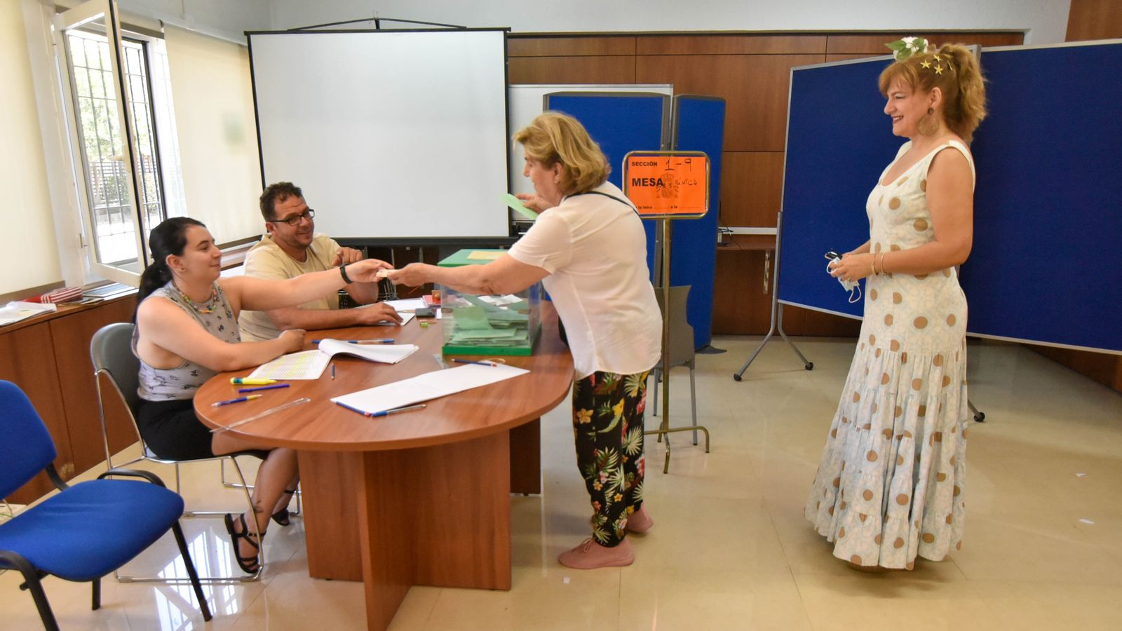 Fotos de las elecciones de Andalucía en Algeciras