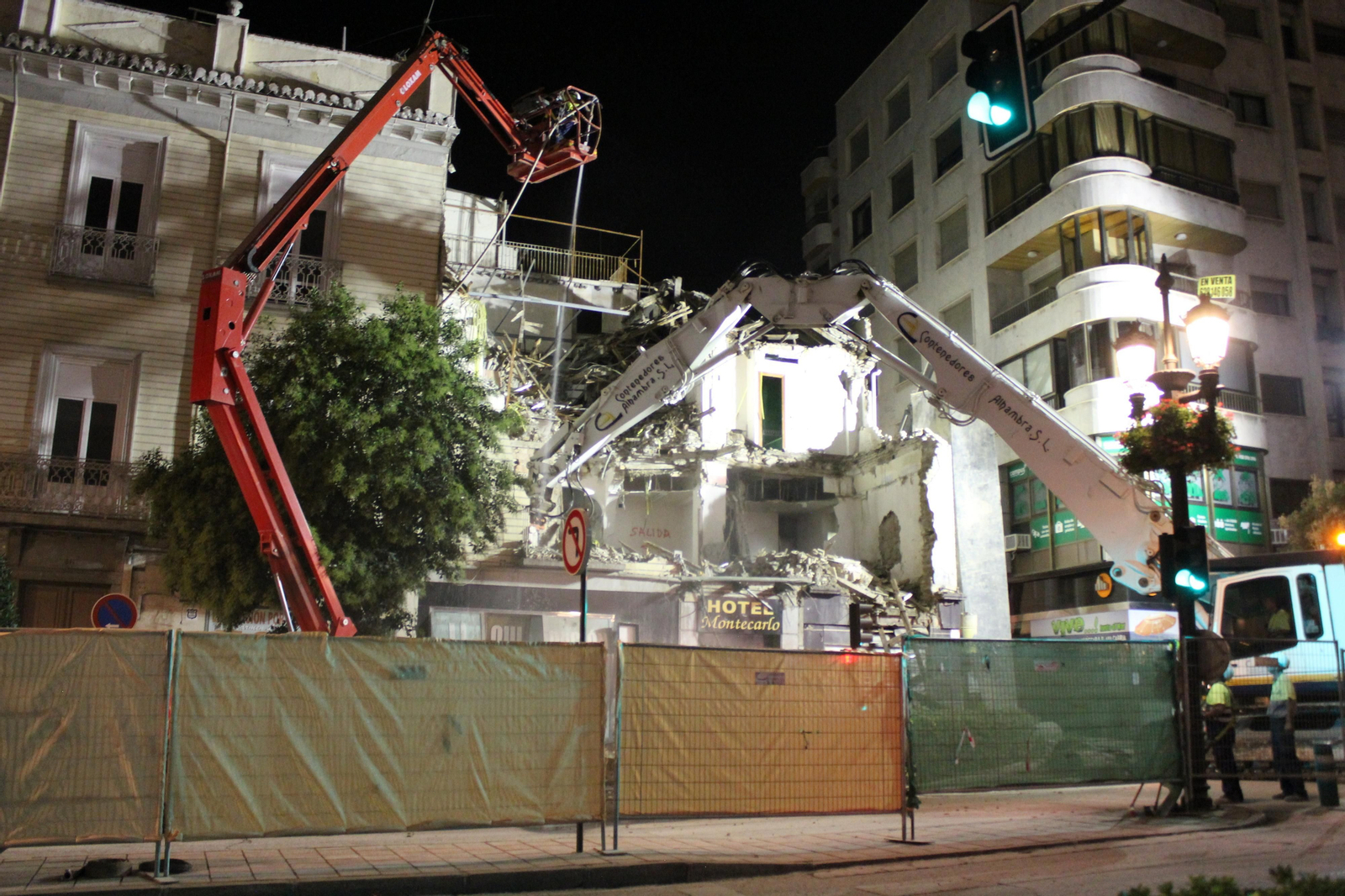 Imágenes del derribo del Hotel Montecarlo