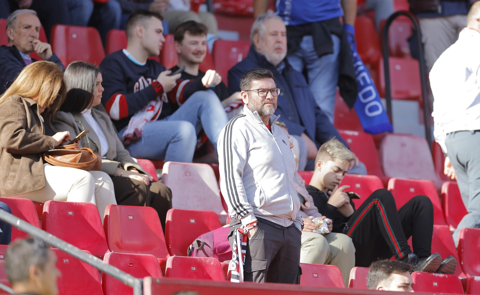 Búscate en las fotos del Sevilla - Oviedo