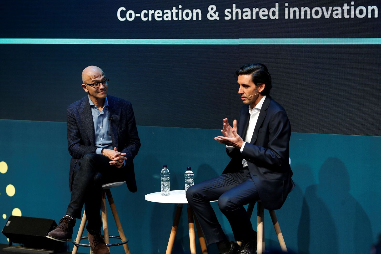 Imagen de archivo del presidente de Telefónica , y CEO Microsoft , en un acto del MWC19.