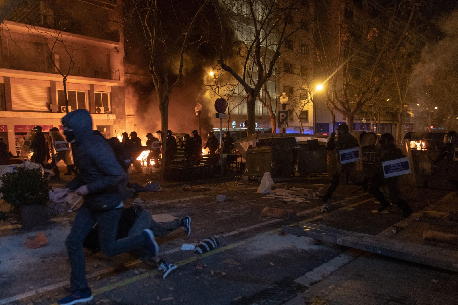 Las imágenes de los disturbios en Cataluña por el arresto de Pablo Hasel