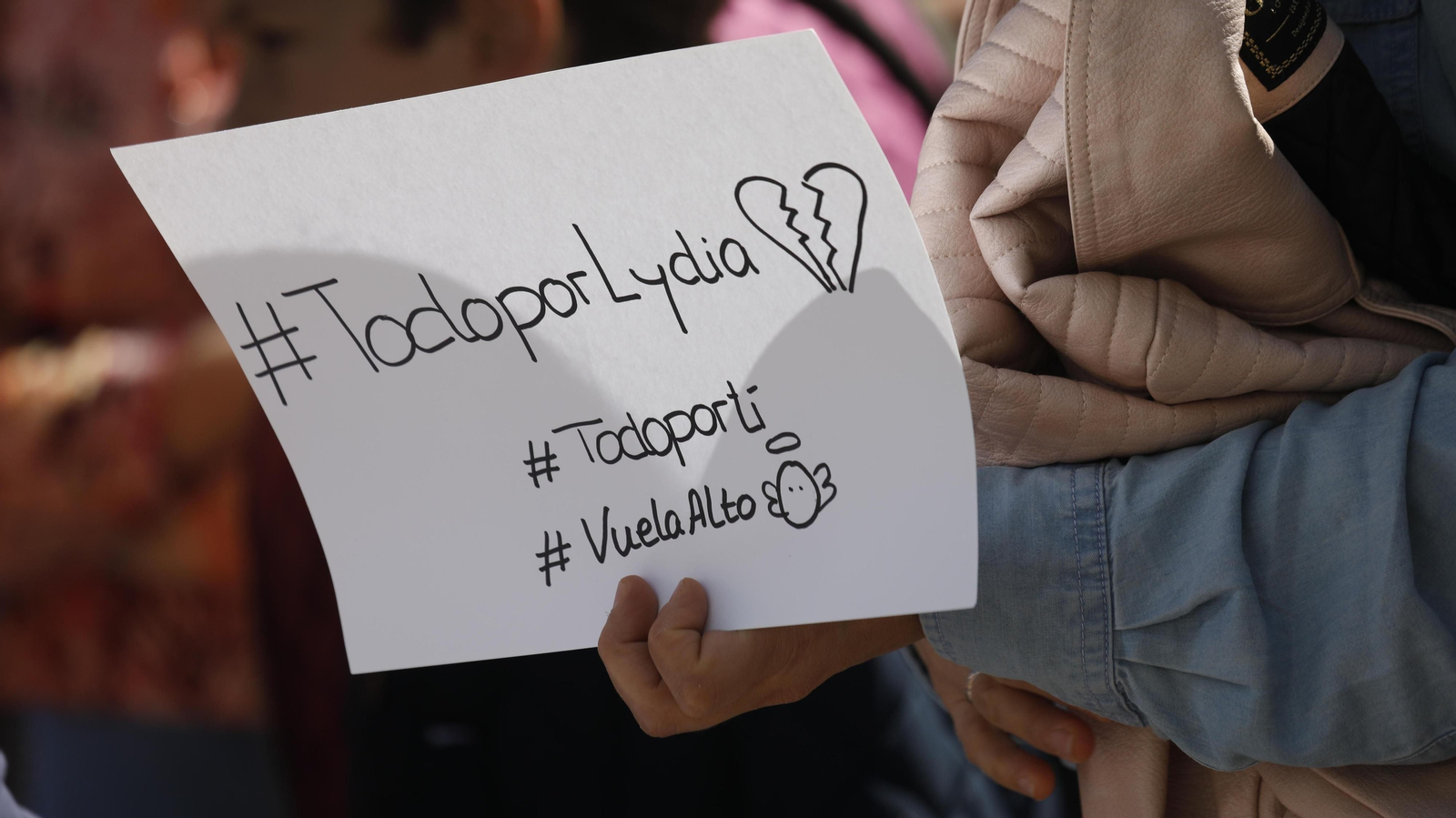 Las fotos de la concentración por la muerte de Lydia,  la niña nacida de forma prematura