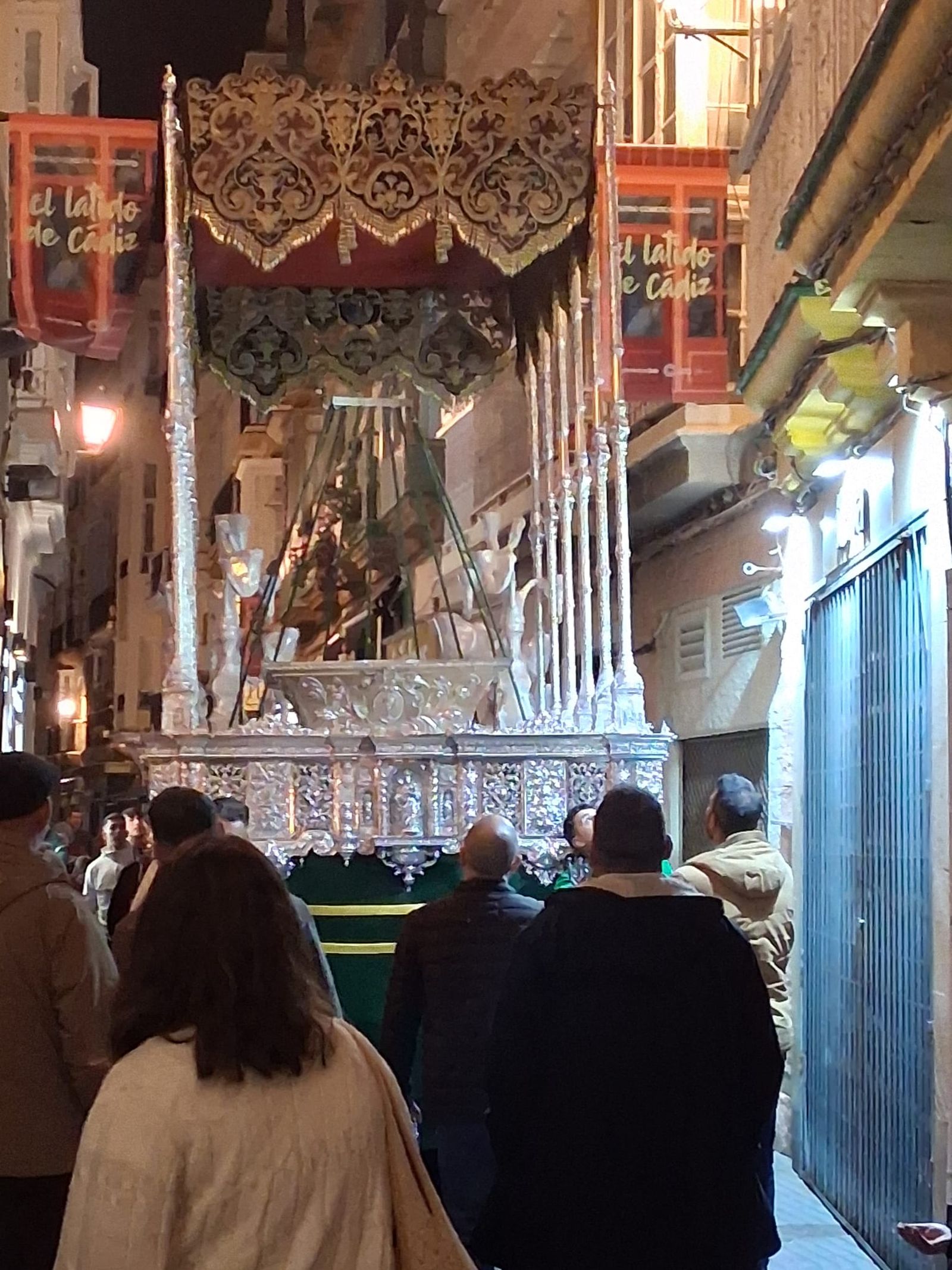 El palio de Gracia y Esperanza, por la calle Compañía en la prueba de este domingo.
