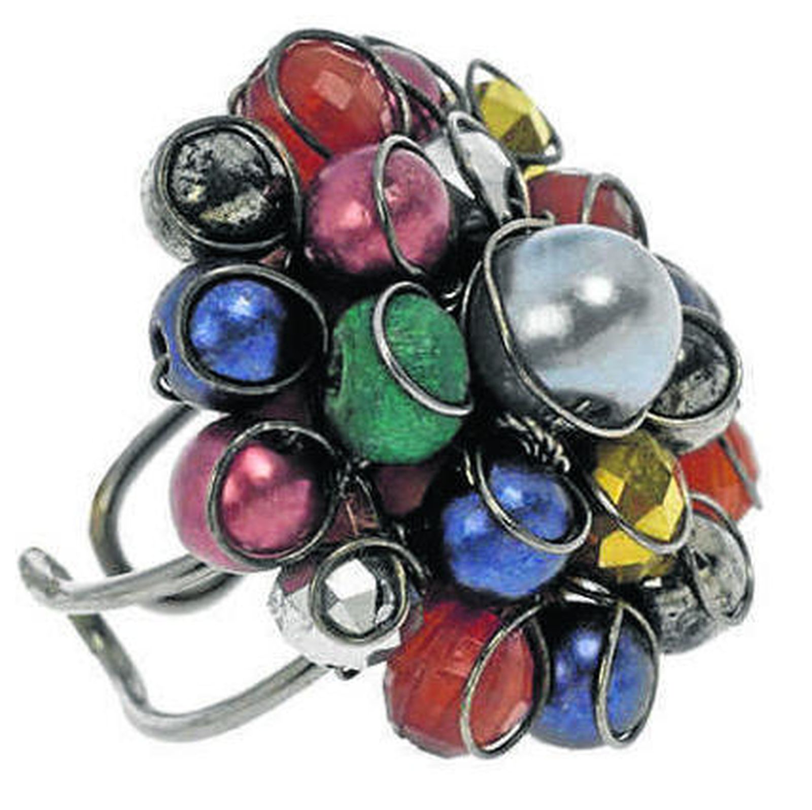 Dayaday. 1,75 €.
Las que tienen los dedos muy finos o muy gruesos y nunca encuentran anillos de su talla están de enhorabuena. Éste, además de tener un diseño llamativo, puede adaptarse a la medida de la falange de cualquier mujer.