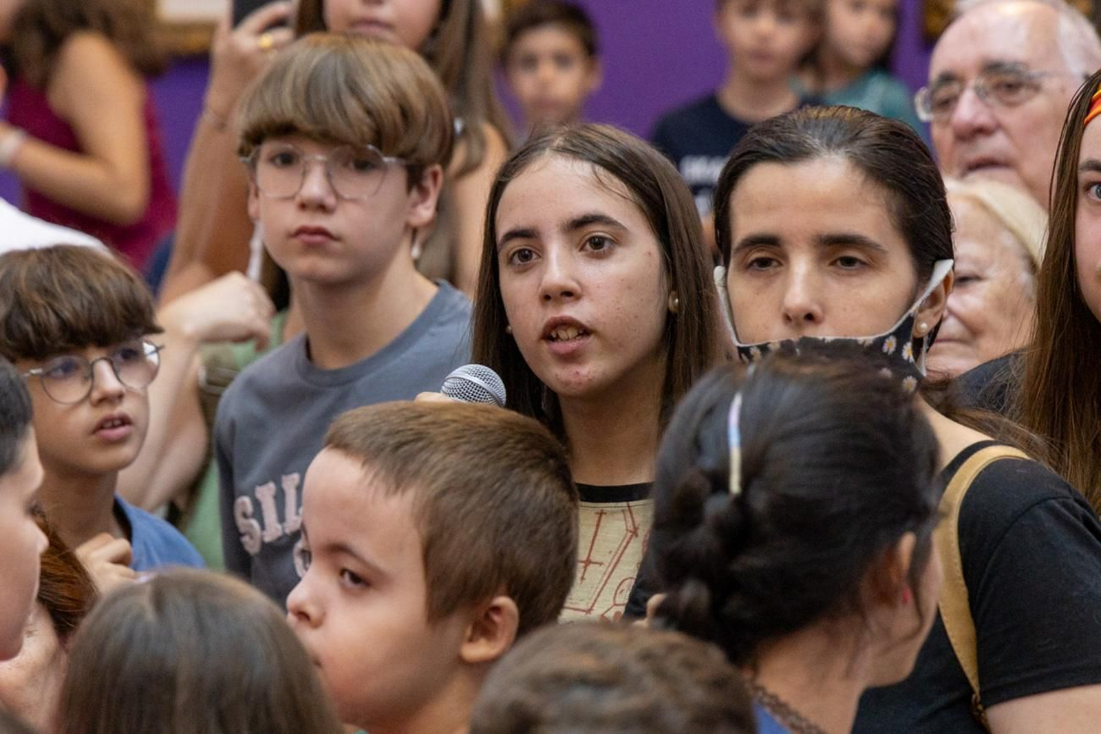 Recibimiento en el Salón de Plenos del Ayuntamiento de Lucas Paulano, el joven talento ganador de La Voz Kids 2025