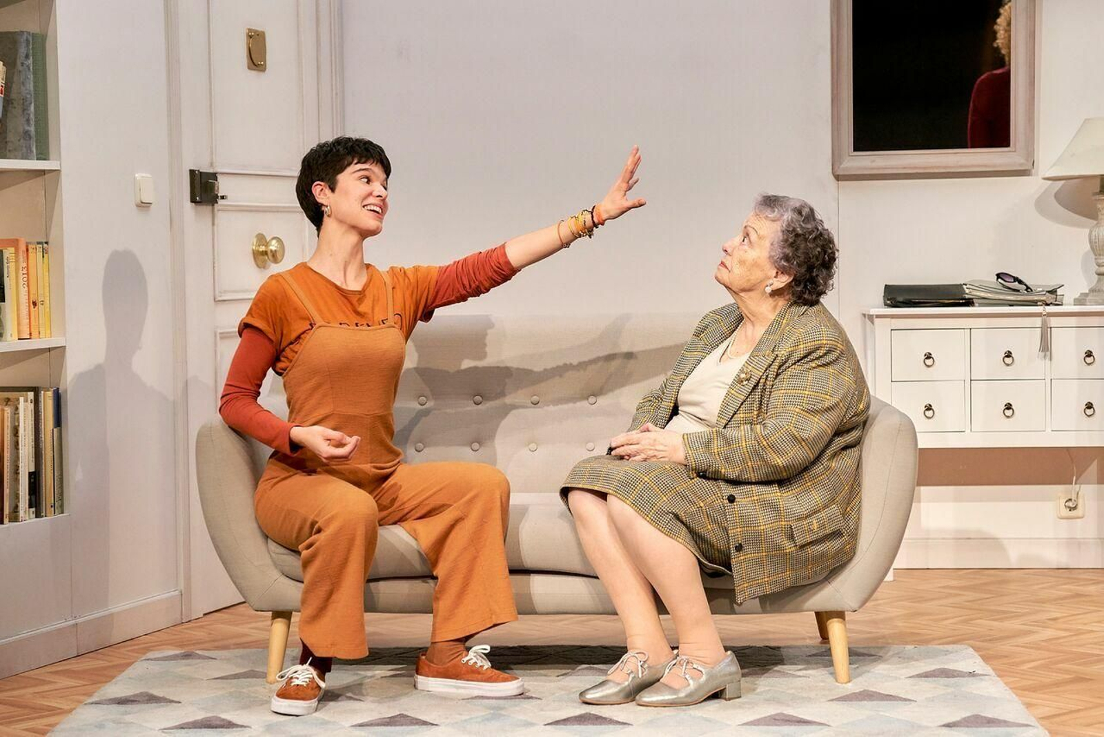 Julia Piera y María Galiana en plena función de 'El  Mago ', de Juan  Mayorga.