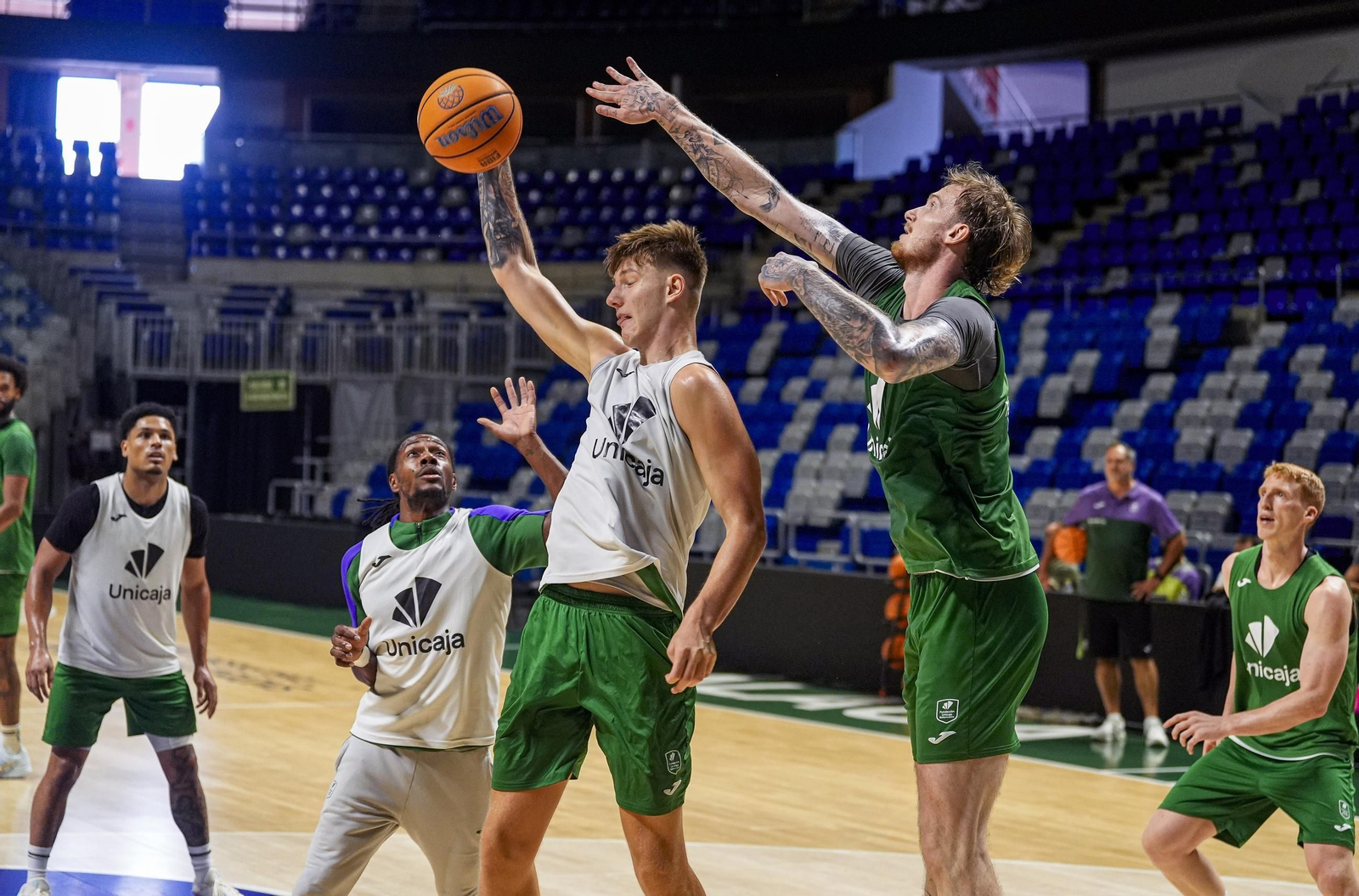 A falta de fichajes, Butajevas y Trujillo toman protagonismo en el Unicaja A falta de fichajes, Butajevas y Trujillo toman protagonismo en el Unicaja