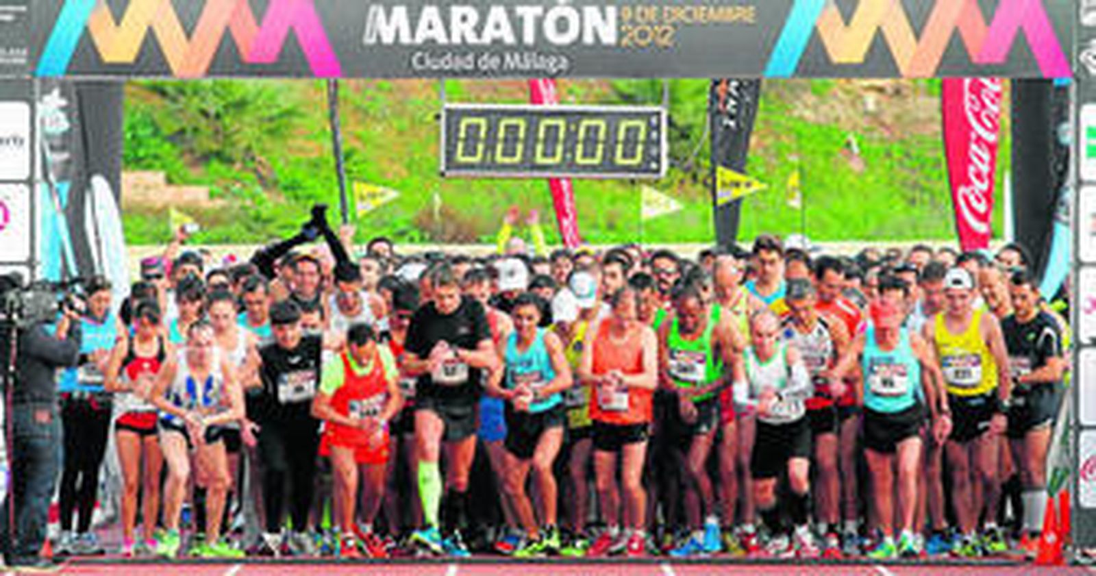 Los corredores toman la salida en la última edición de la Maratón disputada el pasado 9 de diciembre.