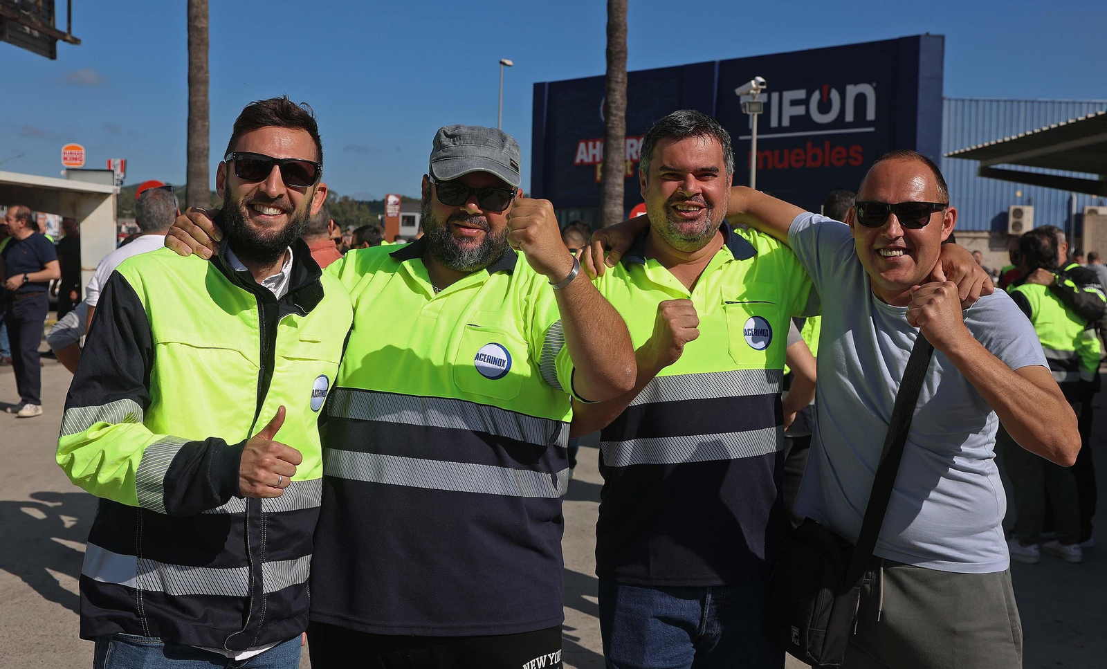 La asamblea informativa de los huelguistas de Acerinox, en imágenes