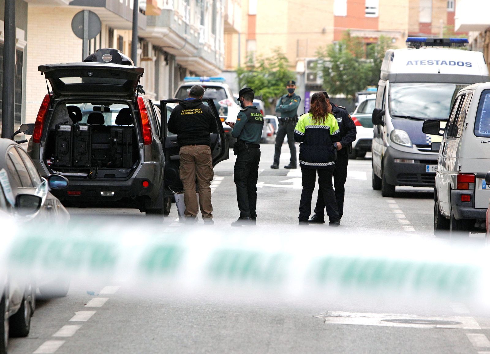 La Guardia Civil investiga el apuñalamiento de una mujer en Alicante.