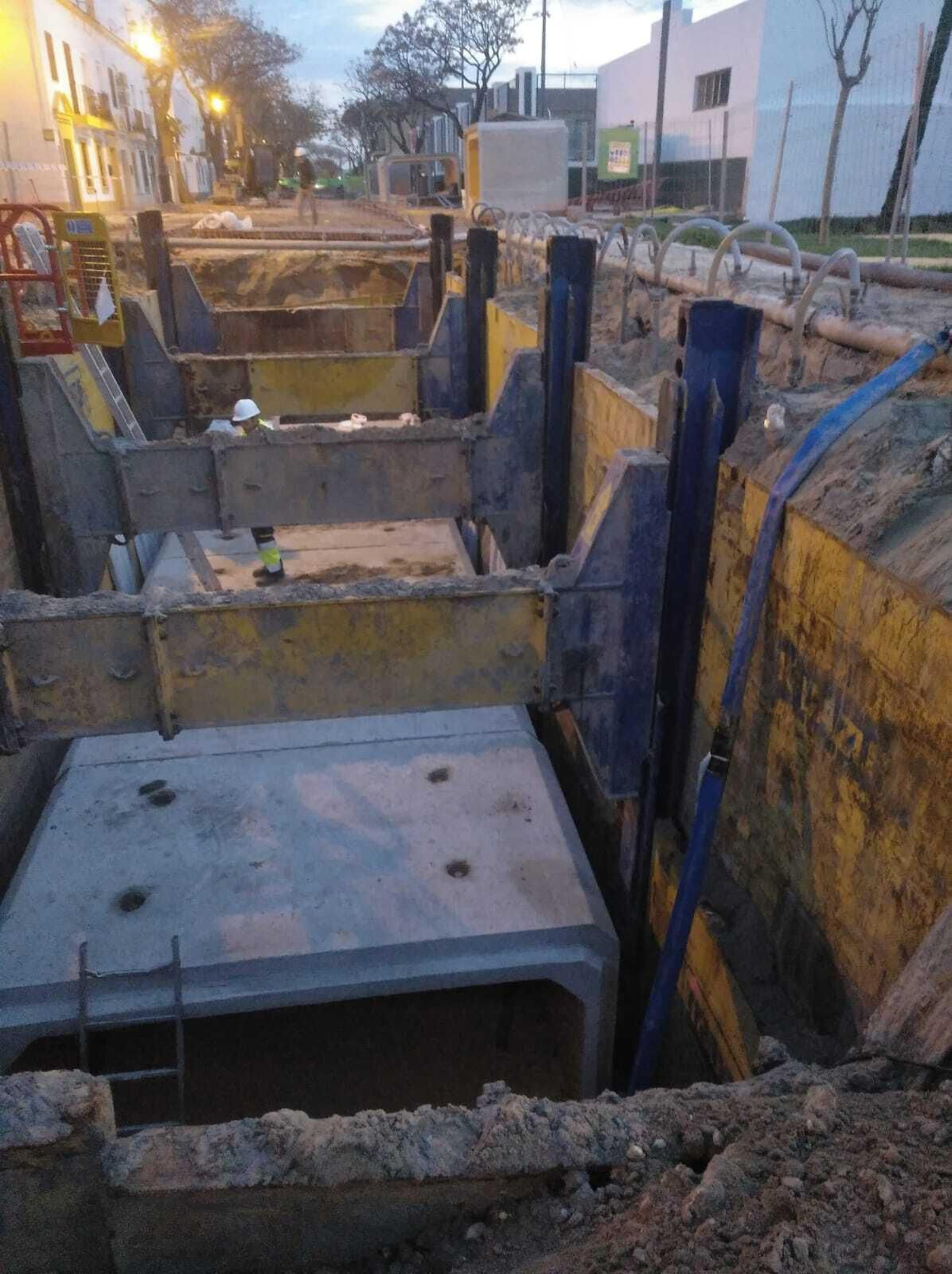 Otra imagen de la instalación de los nuevos colectores, de gran capacidad.