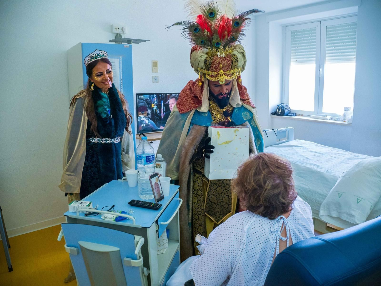 Los Reyes Magos visitan el hospital de San Carlos y Afanas en San Fernando