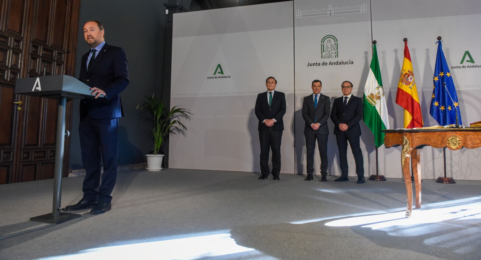 El rector de la Universidad de Almería, José Joaquín Céspedes, ha tomado posesión de su cargo