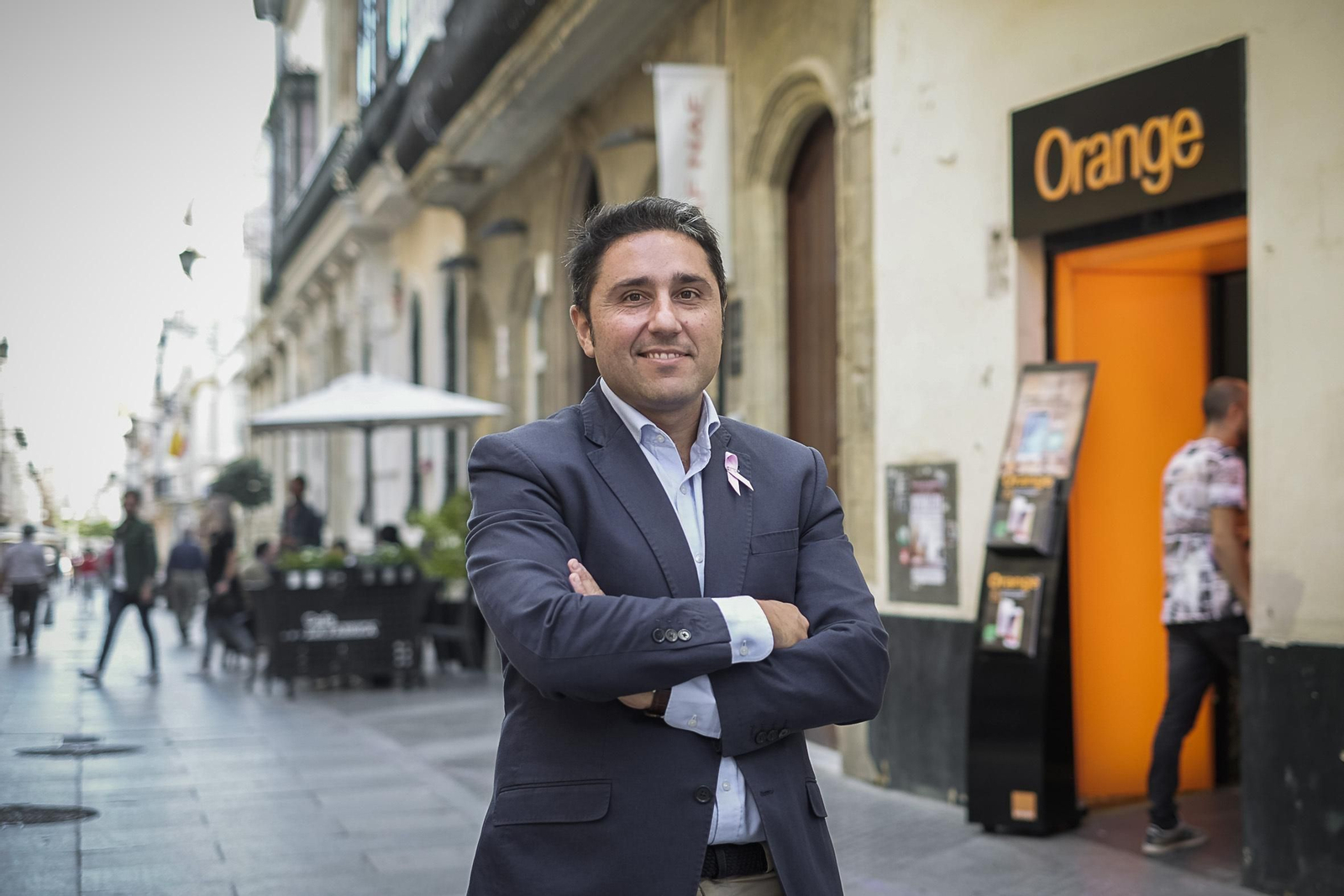 Manuel Queiruga, en una foto reciente tomada en la calle Ancha. Manuel Queiruga, en una foto reciente tomada en la calle Ancha.