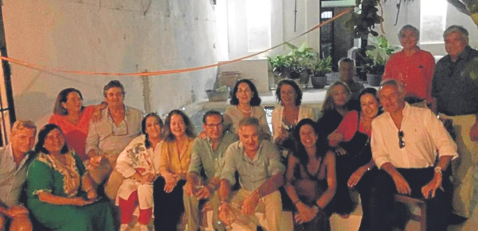 Joaquín Moreno, Aurora y Rosario Barbadillo, Antonio Moreira, Asun Serrano, Sandra López de Carrizosa, Aurora Barbadillo, María José Burgos, Alfonso Otaolaurruchi, Miriam Bustillo, Chica Hidalgo, Juan Manuel Simó, Jorge Borrego, Ignacio Lantero, Manuel Cueli, Eugenia, Paloma y Manolo Barbadillo.