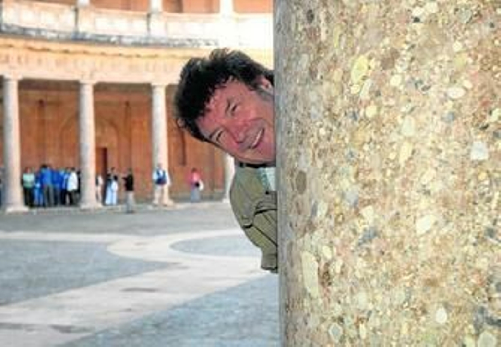 Enrique Morente en el Palacio de Carlos V, una imagen que forma parte del catálogo de la exposición.