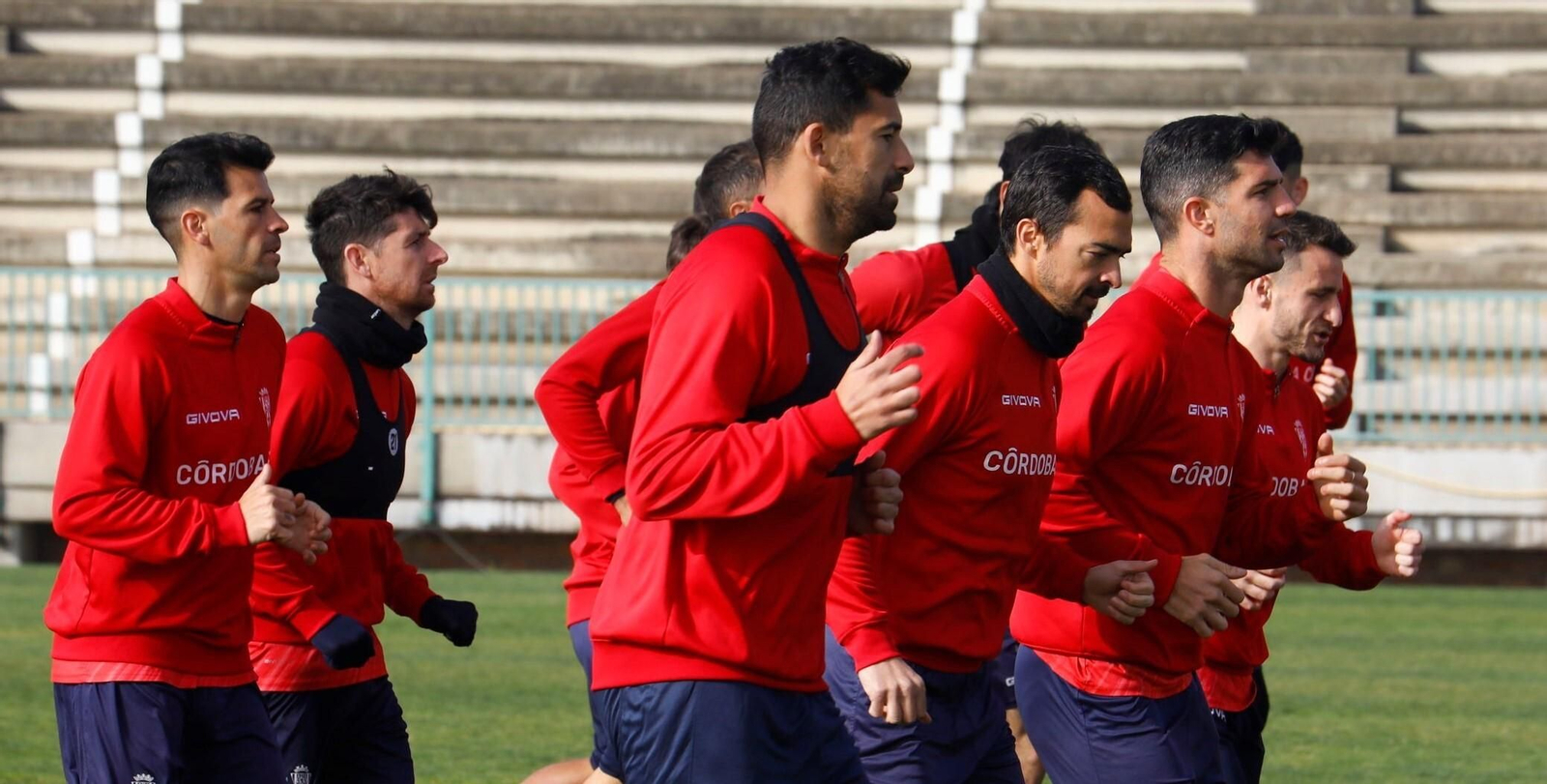 Los jugadores del Córdoba CF, en el entrenamiento de este miércoles en la Ciudad Deportiva. Los jugadores del Córdoba CF, en el entrenamiento de este miércoles en la Ciudad Deportiva.