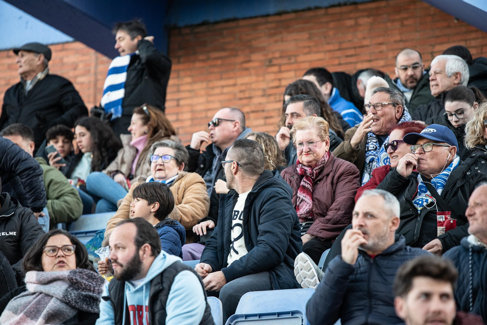 Imágenes de la afición en el Recreativo - San Roque