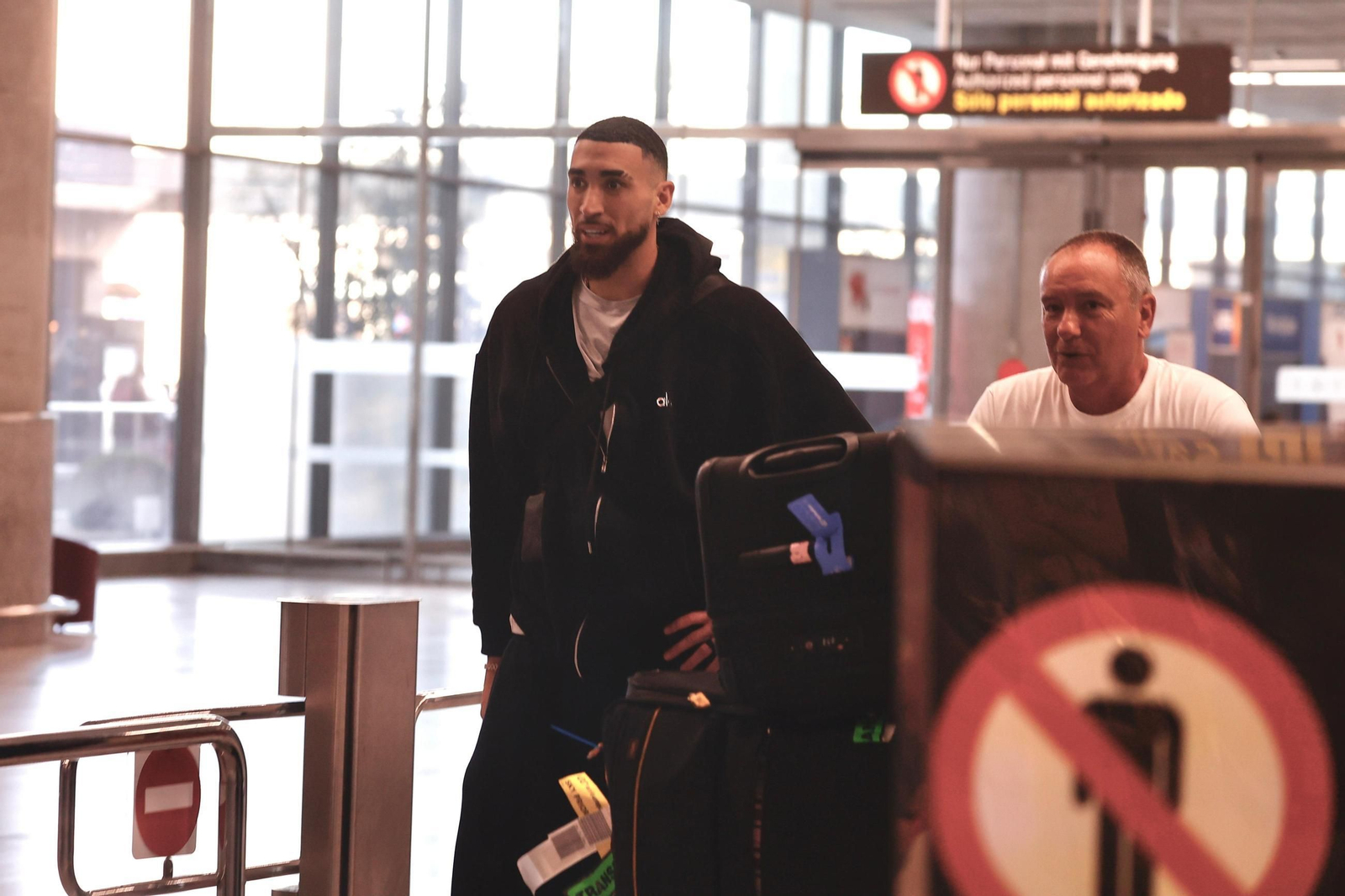 Las fotos de la llegada de Chris Duarte, fichaje estelar del Unicaja, a Málaga