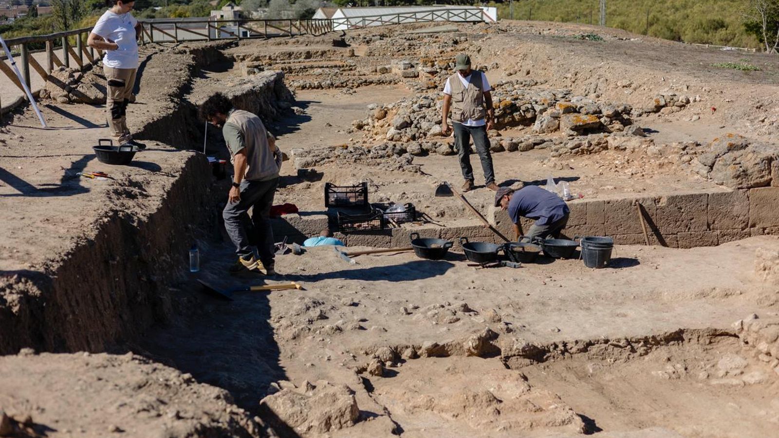 Una vista general de la excavación.