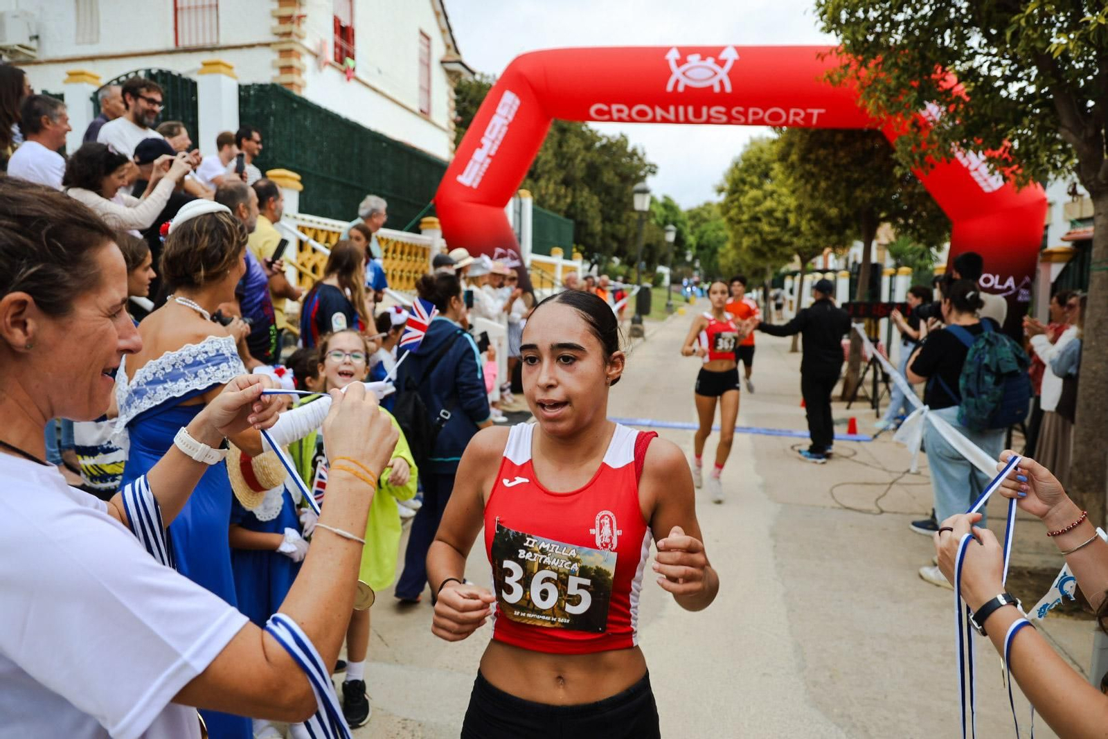 Imágenes de la 'II Milla Británica' en el Barrio Obrero con motivo de la Feria del Legado Británico