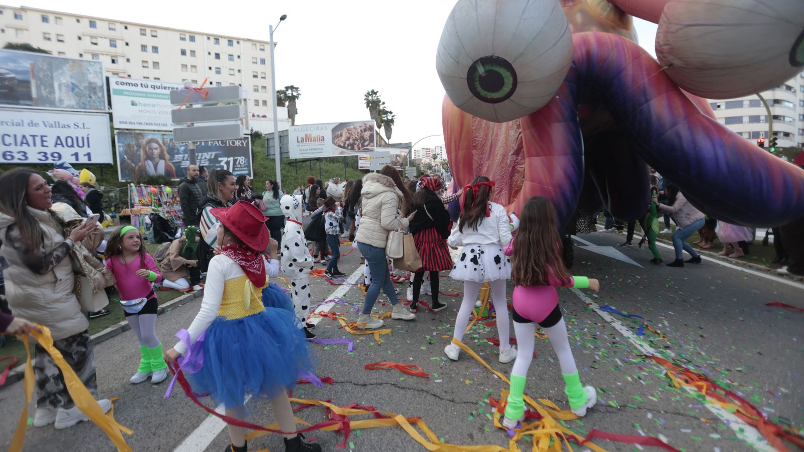 Búscate en las fotos de la cabalgata del Carnaval de Algeciras