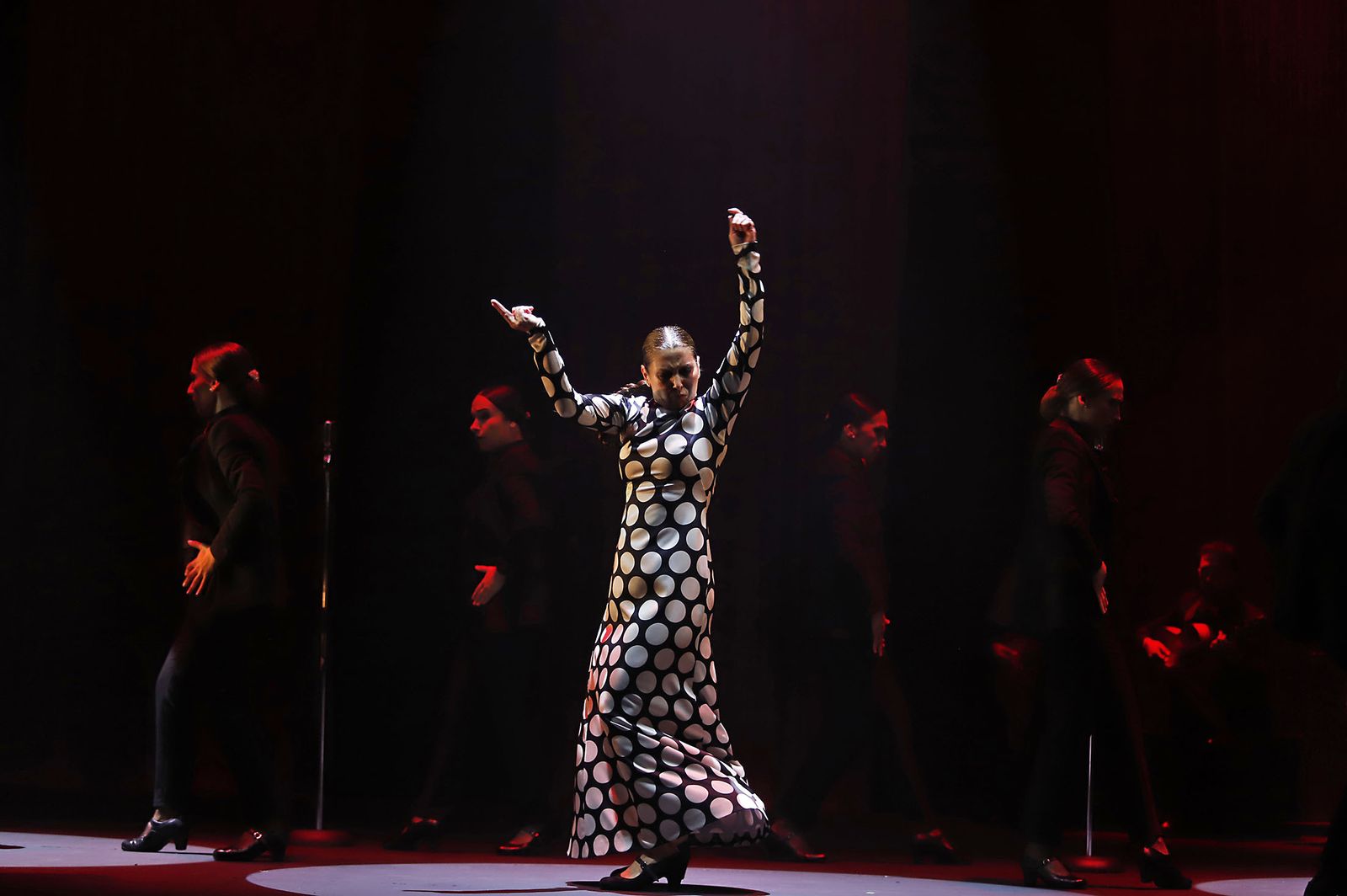 La actuación de Sara Baras en la Casa Colón de Huelva en imágenes