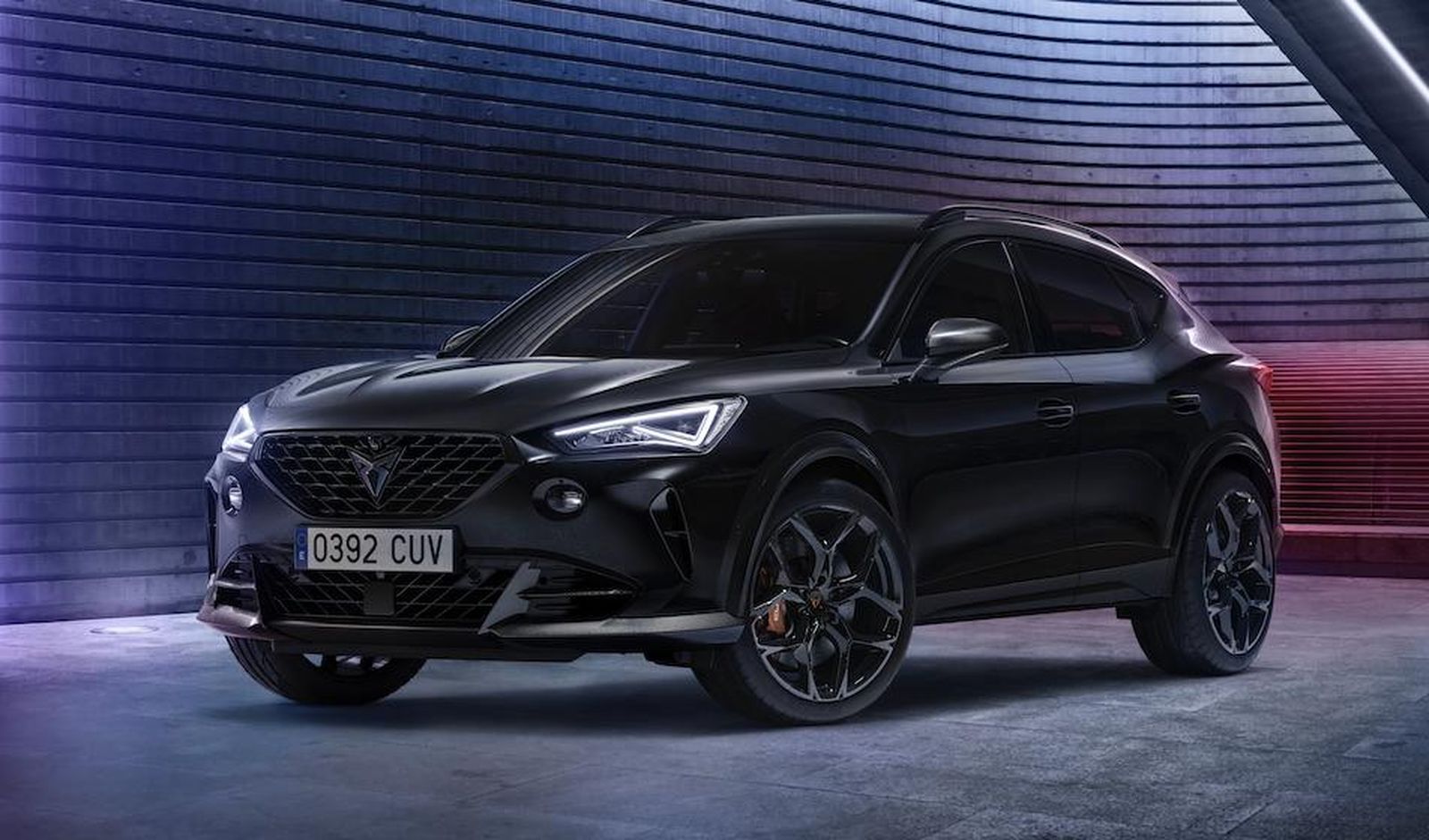 Cupra viste de negro a su Formentor más potente, el VZ5, con la serie especial BAT