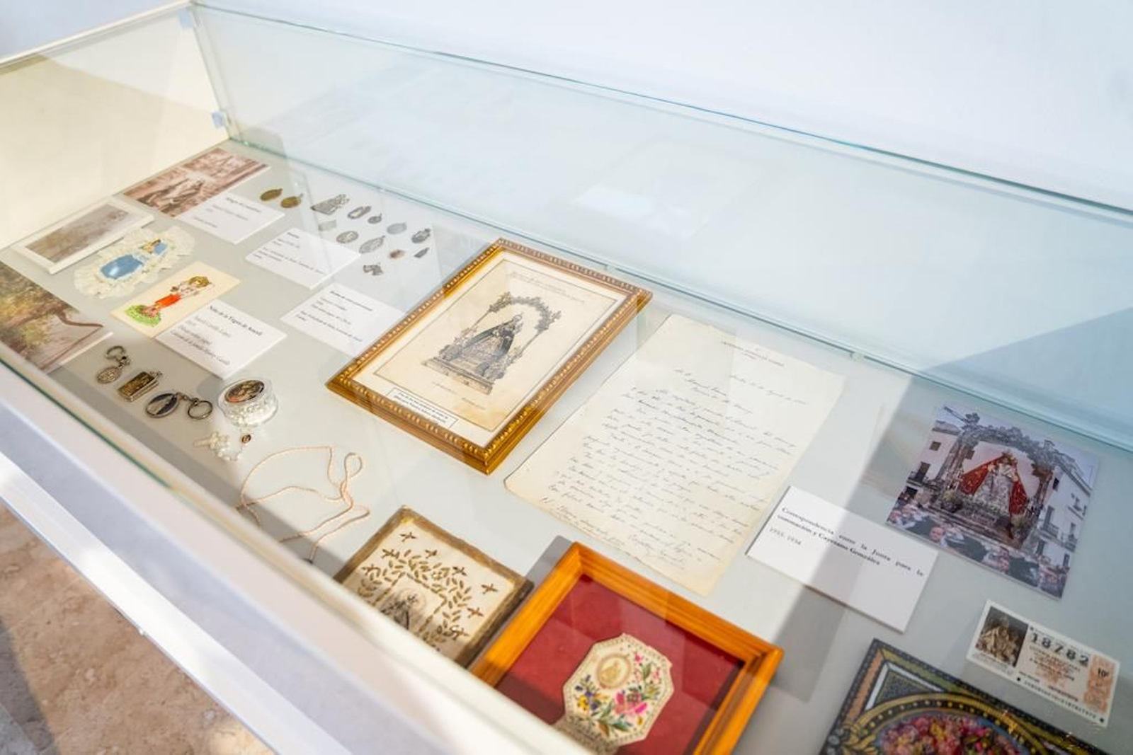 'Araceli en el arte', la exposición por el aniversario de la coronación canónica de la patrona de Lucena, en imágenes