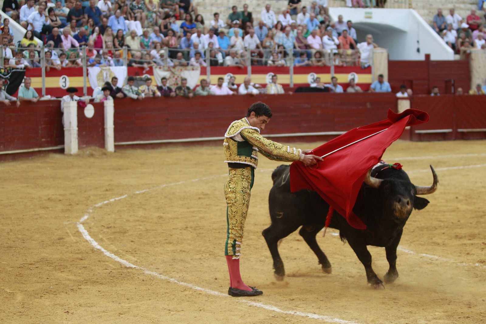 Imágenes de la corrida de toros del jueves en la Feria de Almería 2024