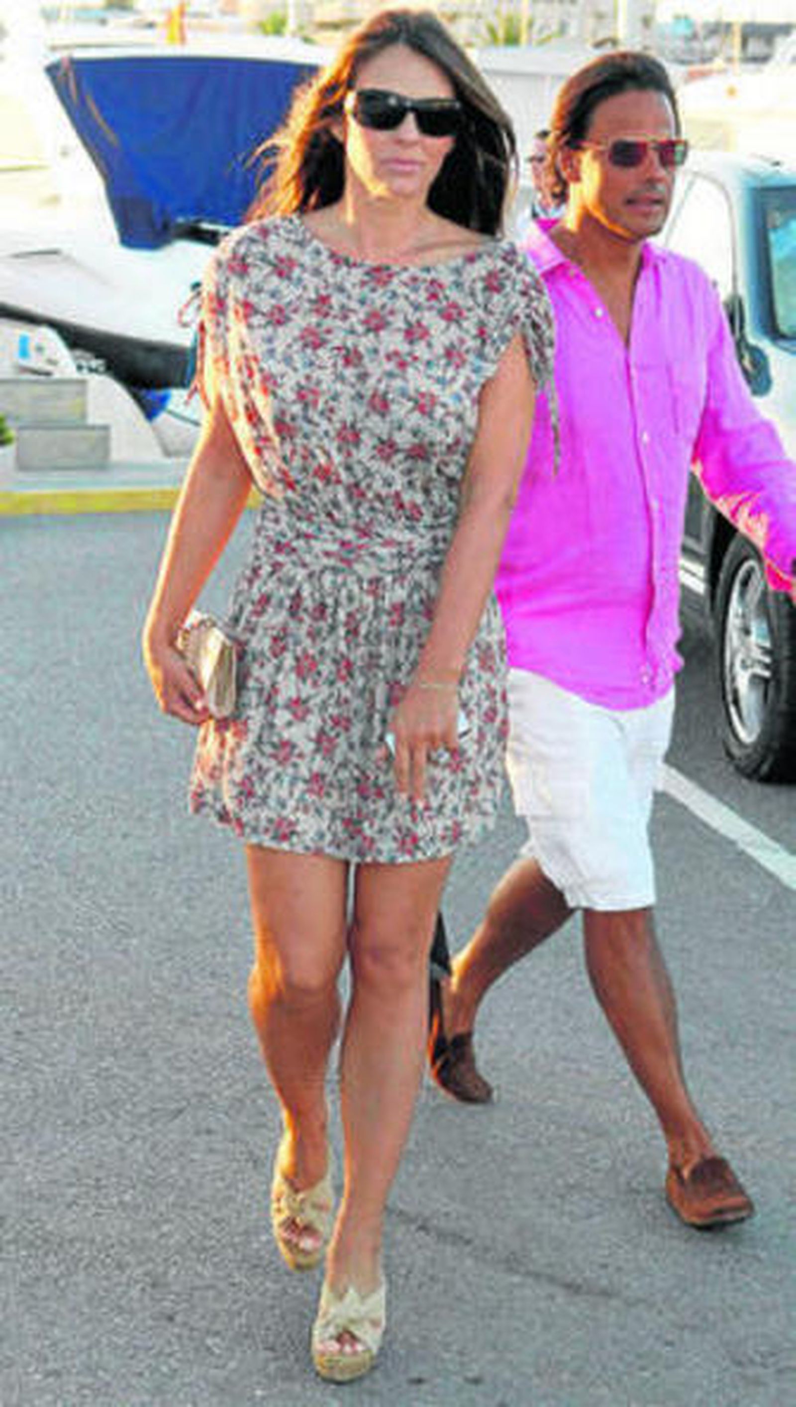 Liz Hurley se relaja en Mallorca junto a su marido